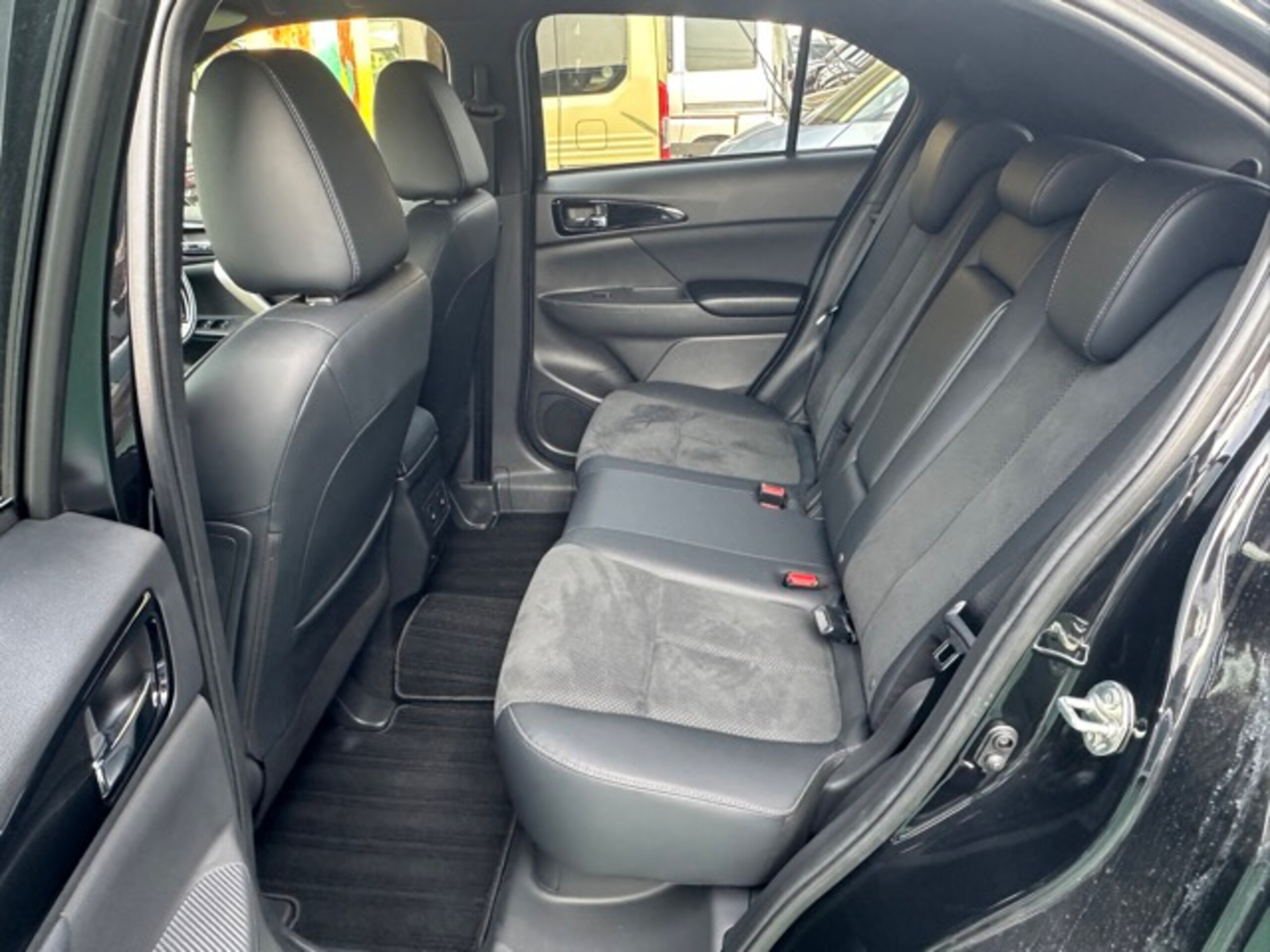 Mitsubishi Eclipse Cross 1.5 P with Factory Navi, Smart Key, LED Headlights — photo 8