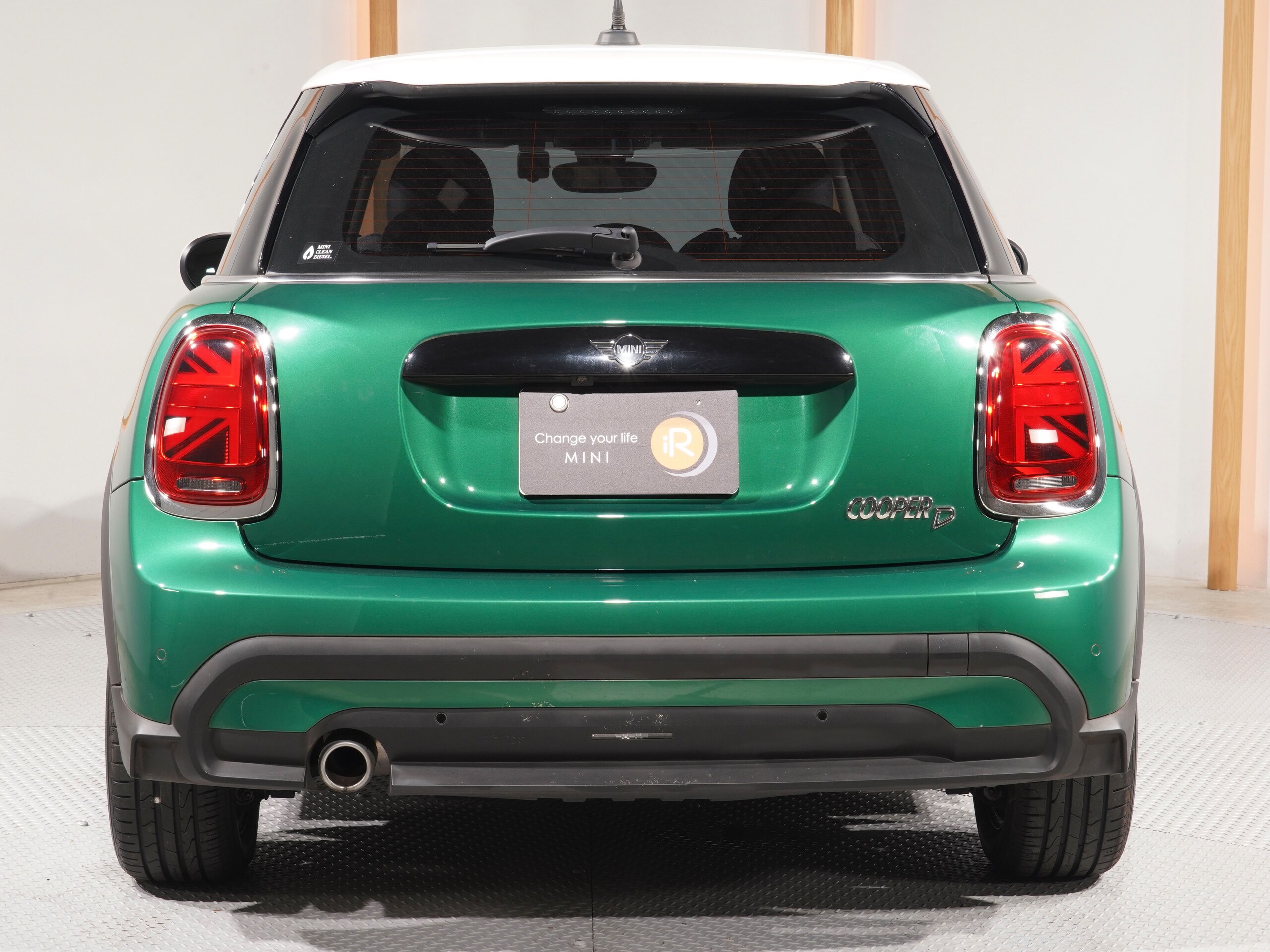 Mini Cooper D 5-Door DCT Non-Smoking Car Cross/Leatherette Genuine Navigation Backup Camera Front/Rear Obstacle Sensors Parking Assist Active Cruise Control Driving Modes Comfort Access Collision Mitigation Braking 16-inch Wheels ETC Maintenance Included (British Racing Green M) — photo 9