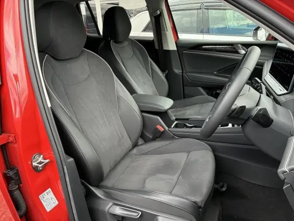 Volkswagen Tiguan eTSI Elegance Demo Car Certified Used Genuine Navi ETC B Camera (Red) — photo 9