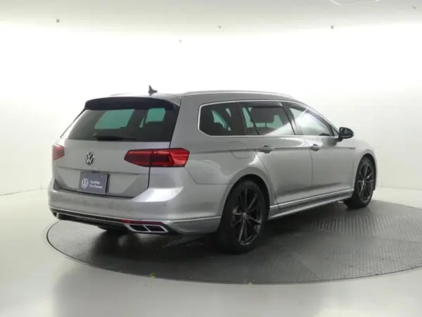 2021 Volkswagen Passat — photo 3