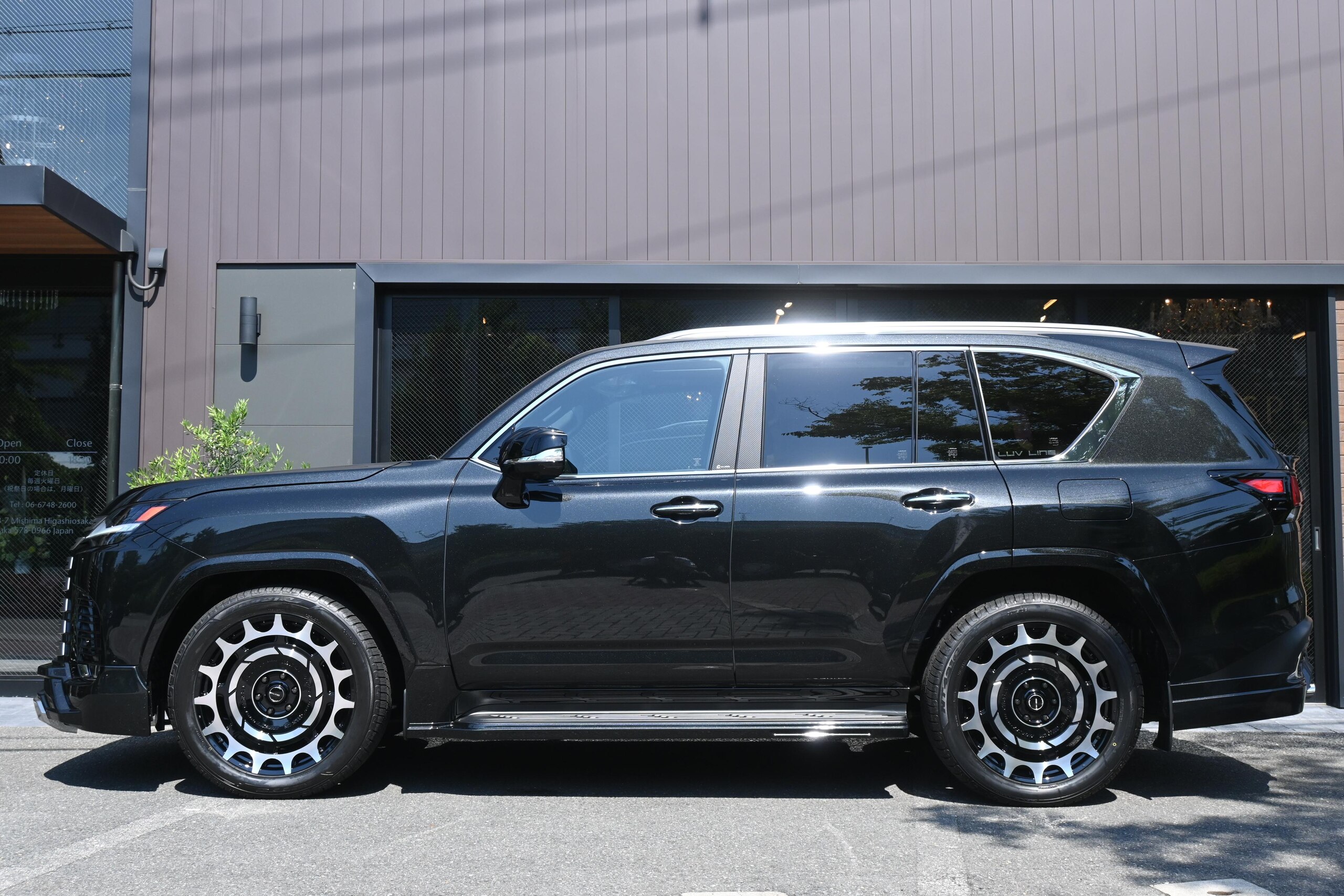 2025 Lexus Lx — photo 2