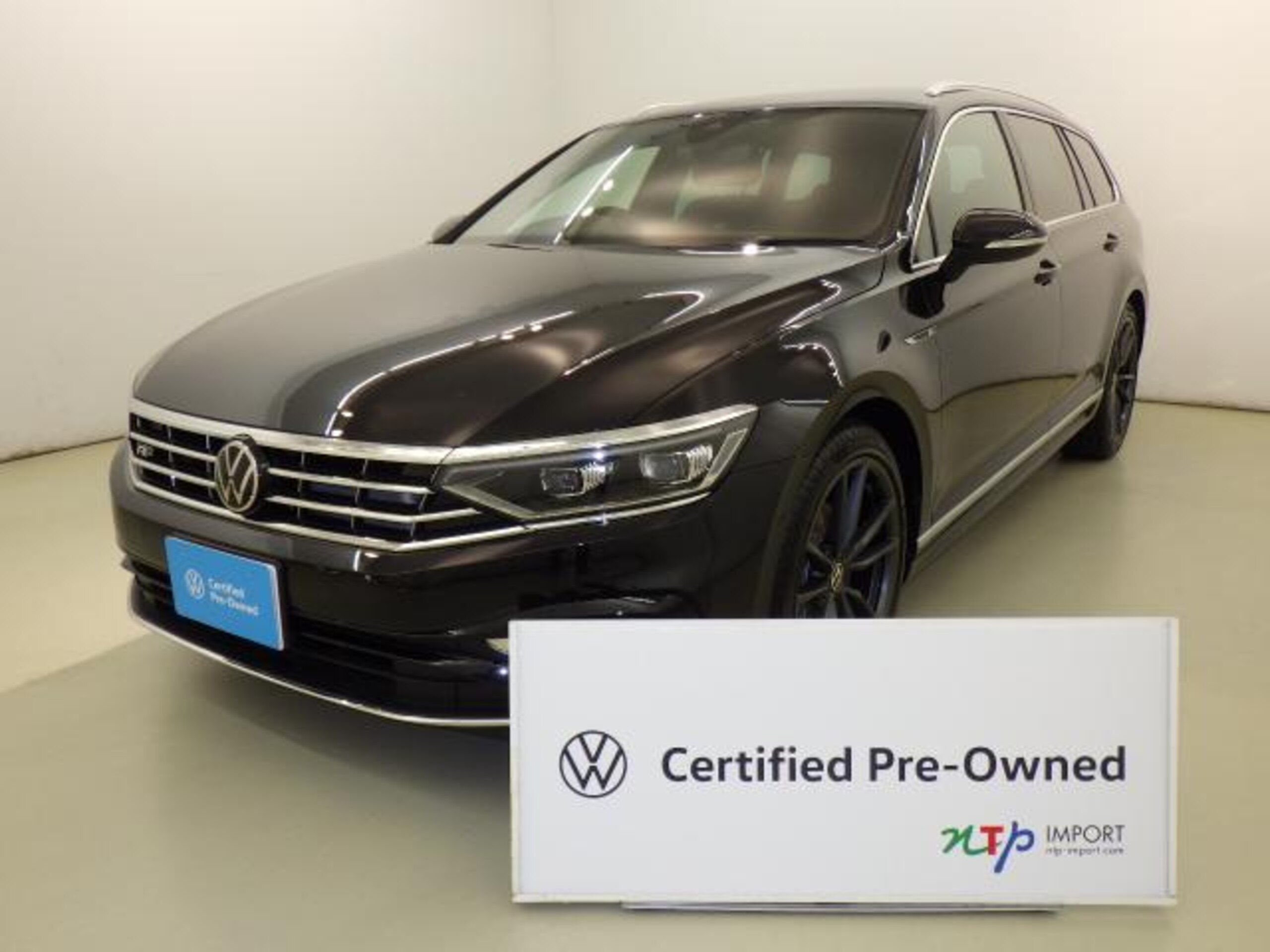 Volkswagen Passat Variant TDI R-Line Diesel Turbo Certified Used Car Genuine Leather Seats Navigation Bluetooth (Black)
