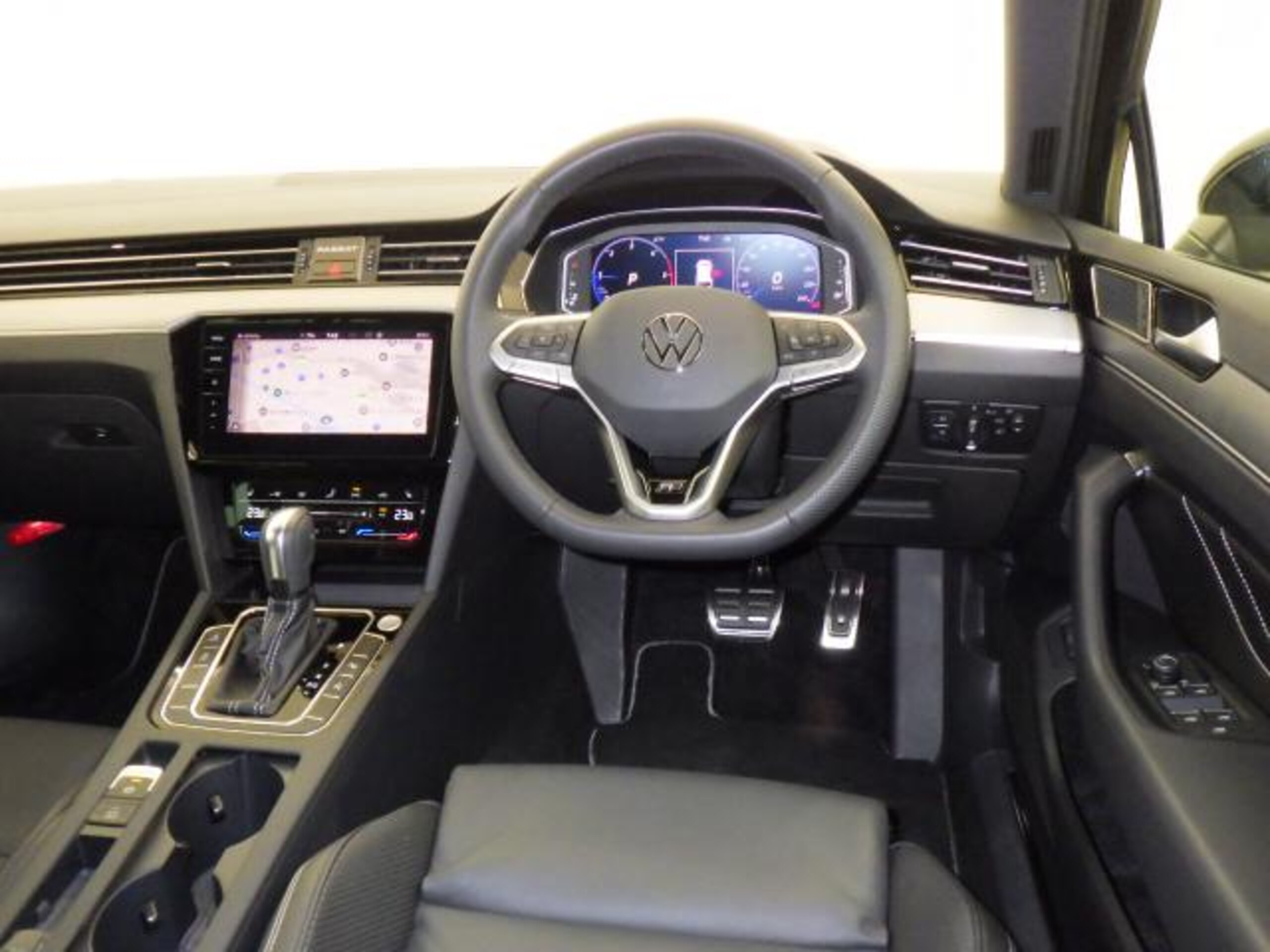 2024 Volkswagen Passat — photo 2