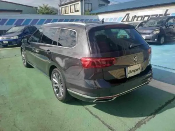 2024 Volkswagen Passat — photo 2