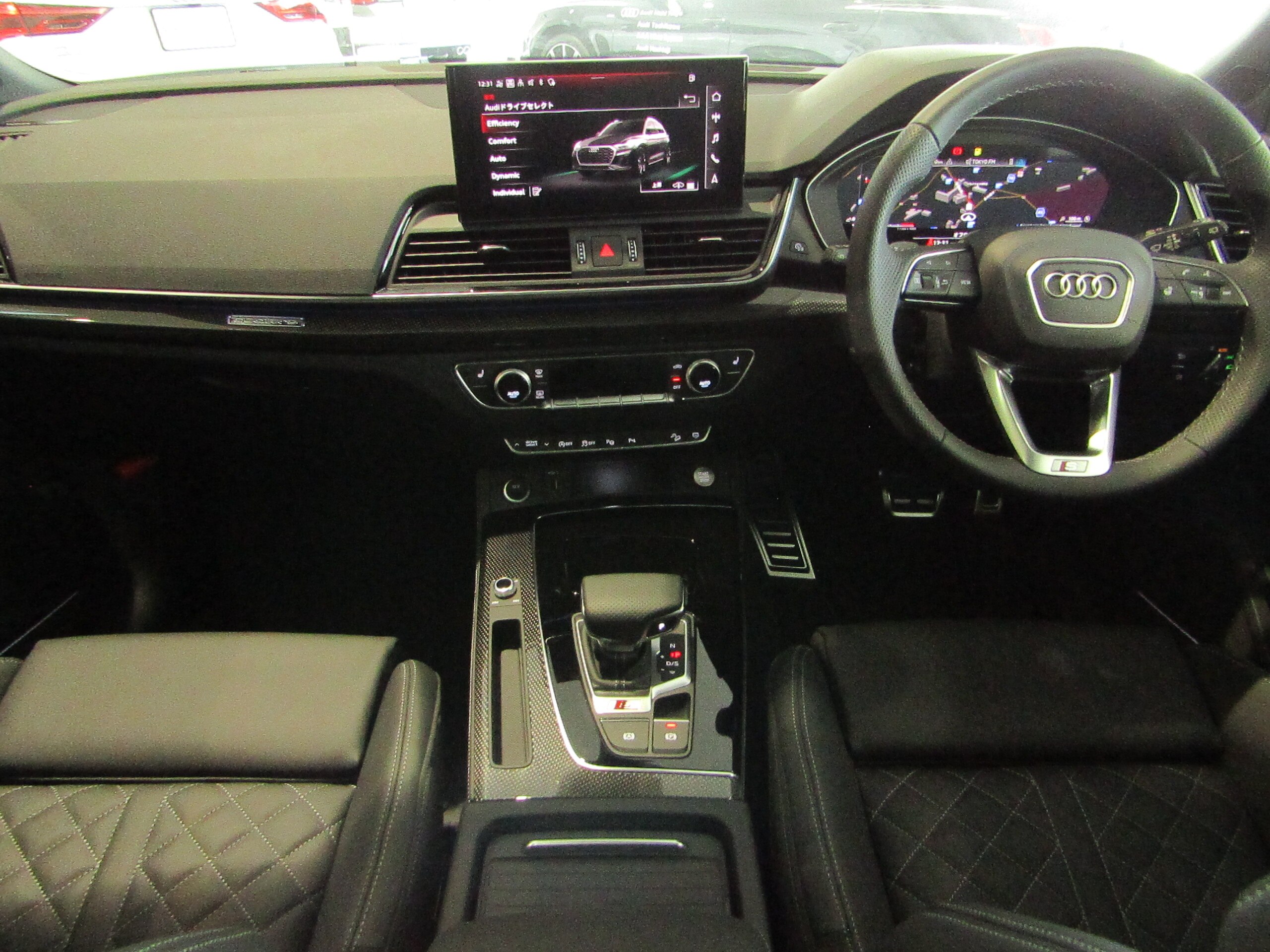 Audi SQ5 3.0 4WD Leather Package, Black Metallic, R21 Wheels, Sunroof, Air Suspension, Black Styling, Privacy Glass, Red Calipers, Comfort Package, Heated Steering Wheel, Nappa Leather Diamond Stitch — photo 8