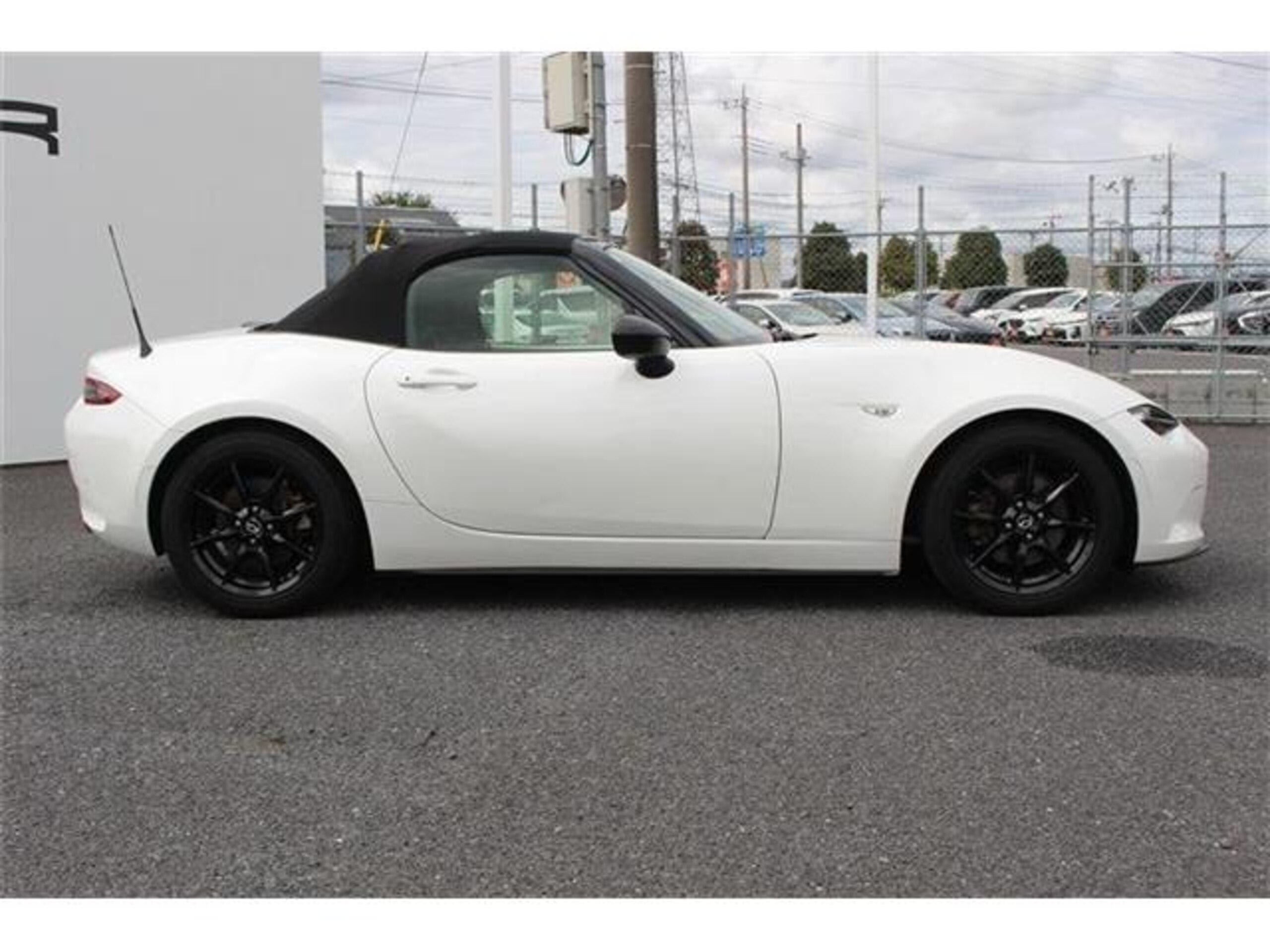 Mazda Roadster 1.5 NR-A 6-Speed MT — photo 9