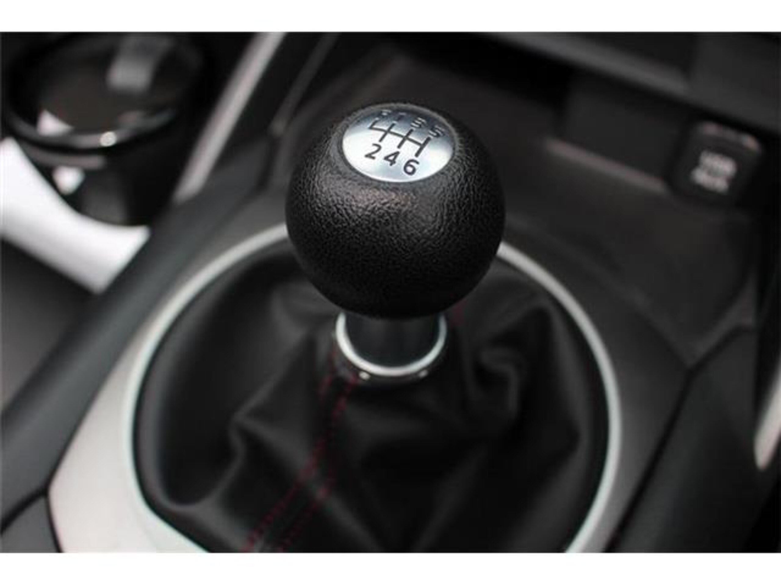 2019 Mazda Roadster — photo 2