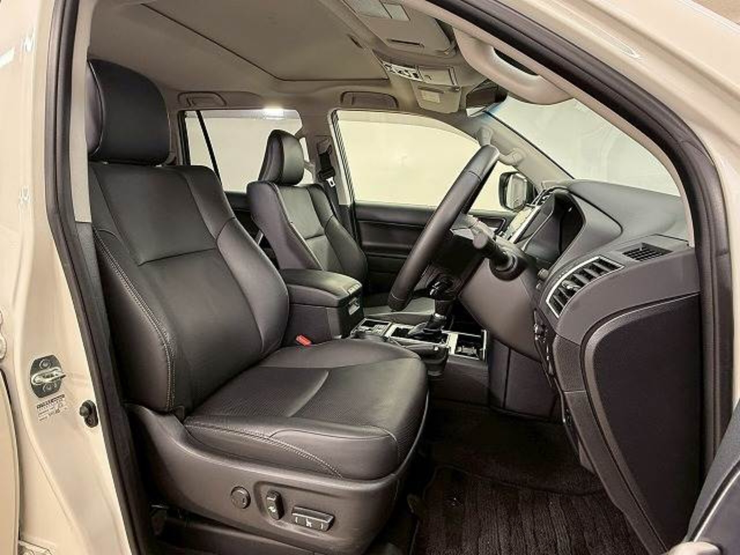 Toyota Land Cruiser Prado 2.7 TX L Package Matte Black Edition 4WD — photo 7