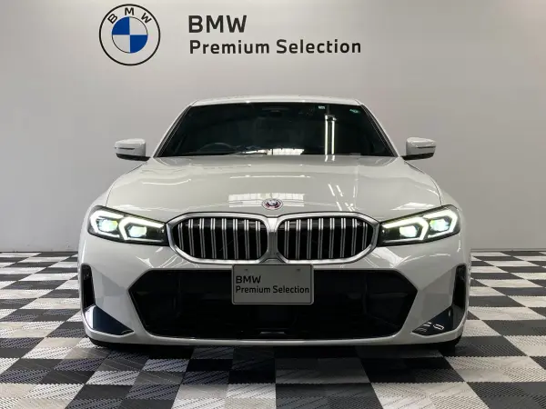 2022 Bmw 3 Series — photo 3