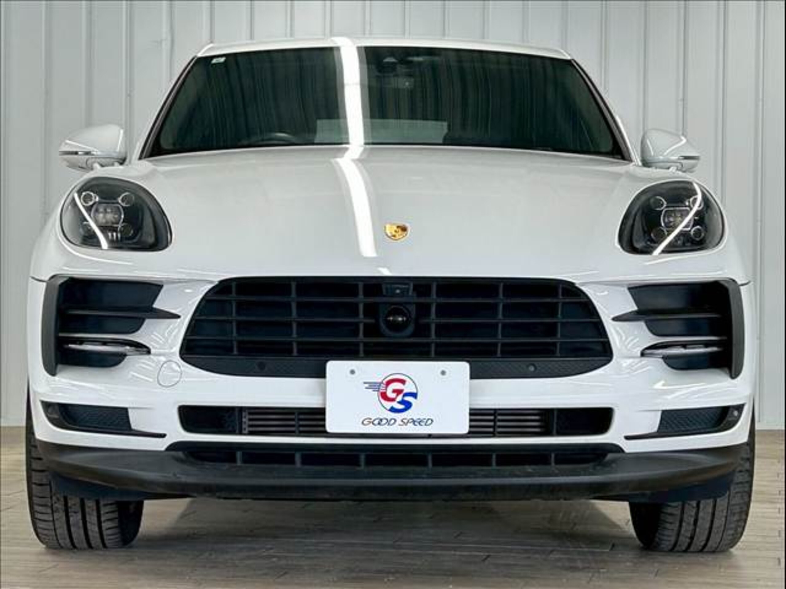 Porsche Macan First Edition (Leather Package) PDK 4WD with Sports Chrono Package, Exterior Package, 19-inch Alloy Wheels, Radar Cruise Control, Black Leather Seats, Seat Heaters, Power Seats, Power Tailgate, Bluetooth, Factory Navigation — photo 8