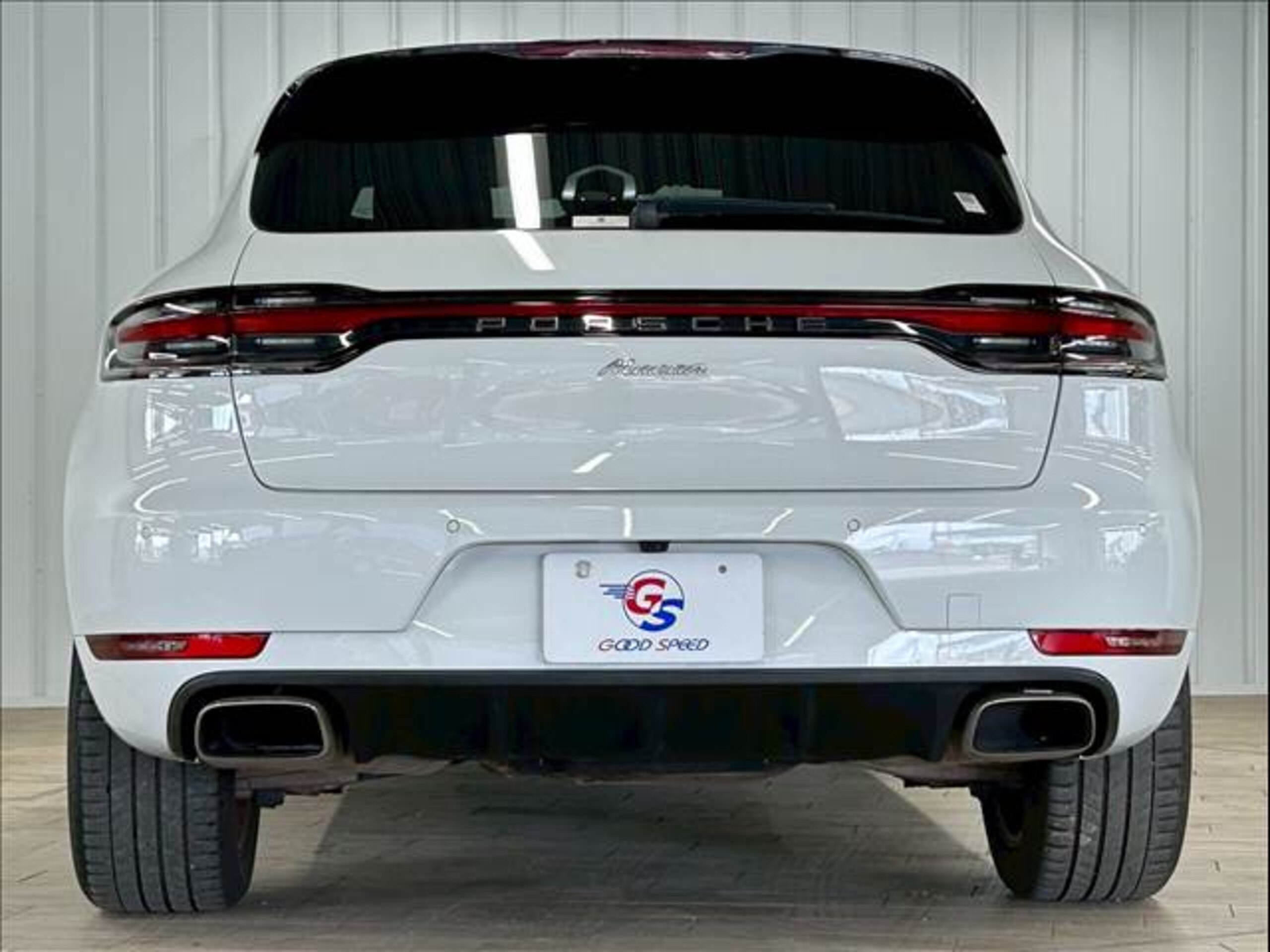 Porsche Macan First Edition (Leather Package) PDK 4WD with Sports Chrono Package, Exterior Package, 19-inch Alloy Wheels, Radar Cruise Control, Black Leather Seats, Seat Heaters, Power Seats, Power Tailgate, Bluetooth, Factory Navigation — photo 9