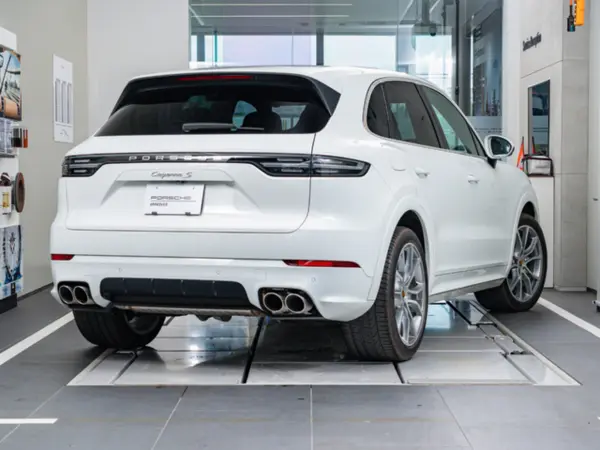 2019 Porsche Cayenne — photo 2