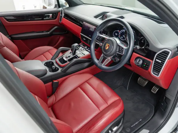 Porsche Cayenne S Tiptronic S 4WD Sports Design Package / 21-inch Cayenne Exclusive Design Wheels / LED Headlights with PDLS / Tinted LED Taillights / Porsche Entry & Drive System / Soft Close Doors (White) — photo 7