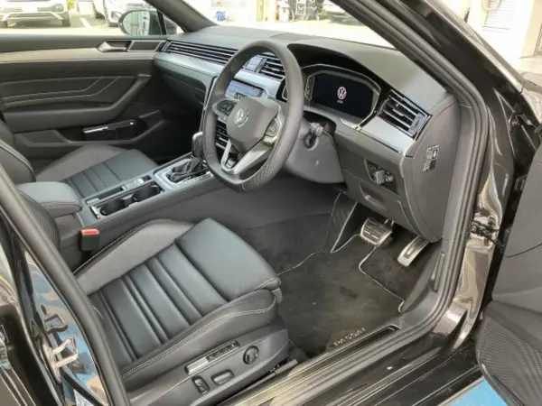 2024 Volkswagen Passat — photo 2