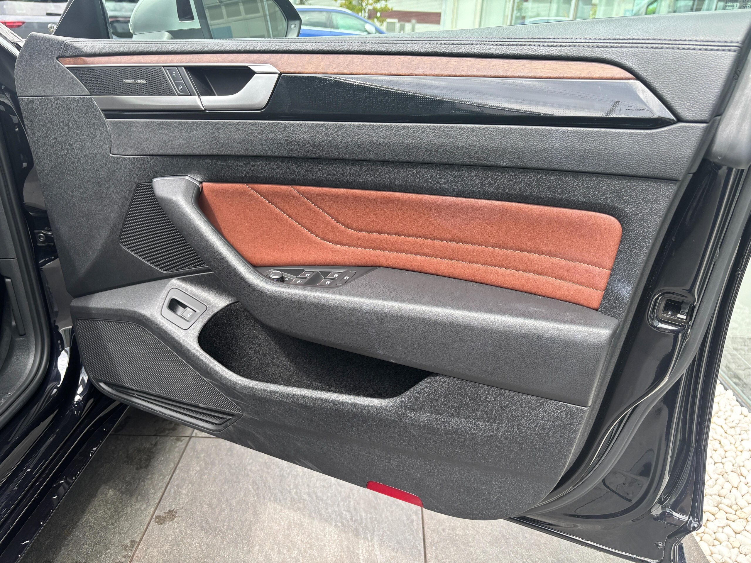 Volkswagen Arteon TSI 4Motion Elegance 4WD Certified Used Car Non-Smoker One Owner Genuine Infotainment System DiscoverPro Adaptive Cruise Control Front Assist Rear Traffic Alert Obstacle Sensor — photo 8