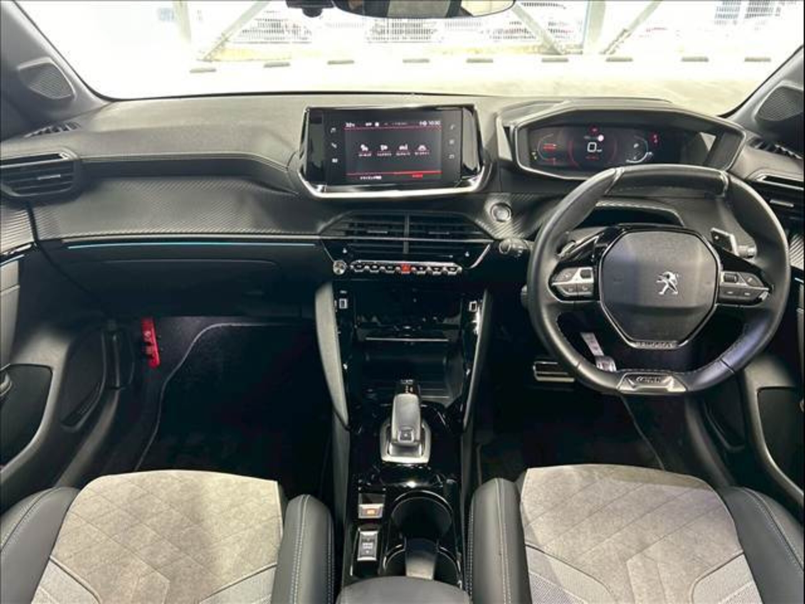 2021 Peugeot 208 — photo 2