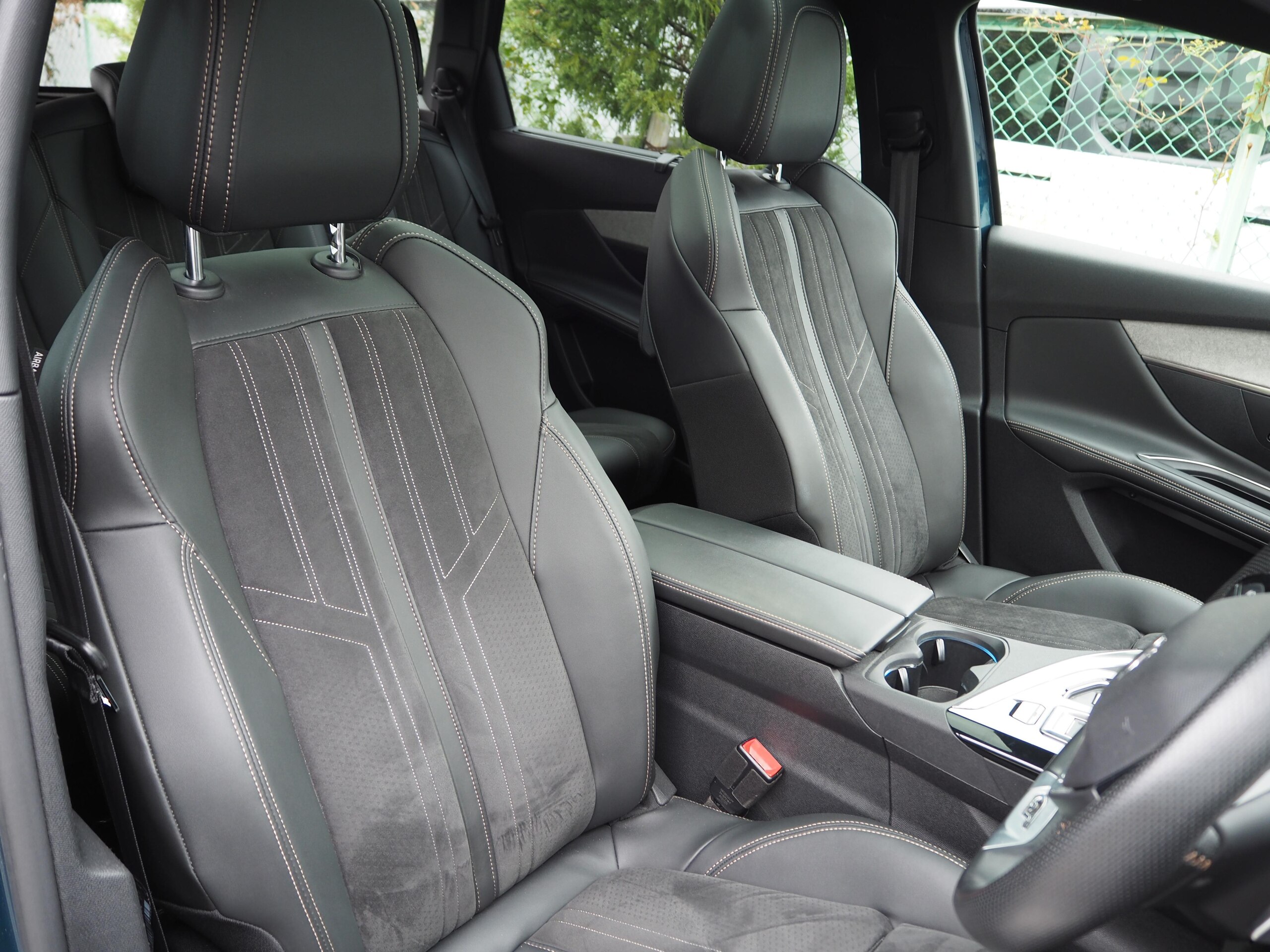 Peugeot 5008 GT BlueHDi Diesel Turbo Navigation Panoramic Roof Certified Used Car — photo 9