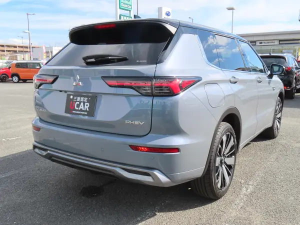 Mitsubishi Outlander PHEV 2.4 P Executive Package 4WD with 12.3-inch Navigation, 360-degree Camera, Panoramic Sunroof, Former Demonstrator & Non-smoking Vehicle, Obstacle Sensor, Panoramic Sunroof, Collision Damage Mitigation Brake, Misacceleration Mitigation System, Automatic High Beam, 1500W AC Power Outlet, Seat Heater & Seat Air Conditioning (Gray Black) — photo 8