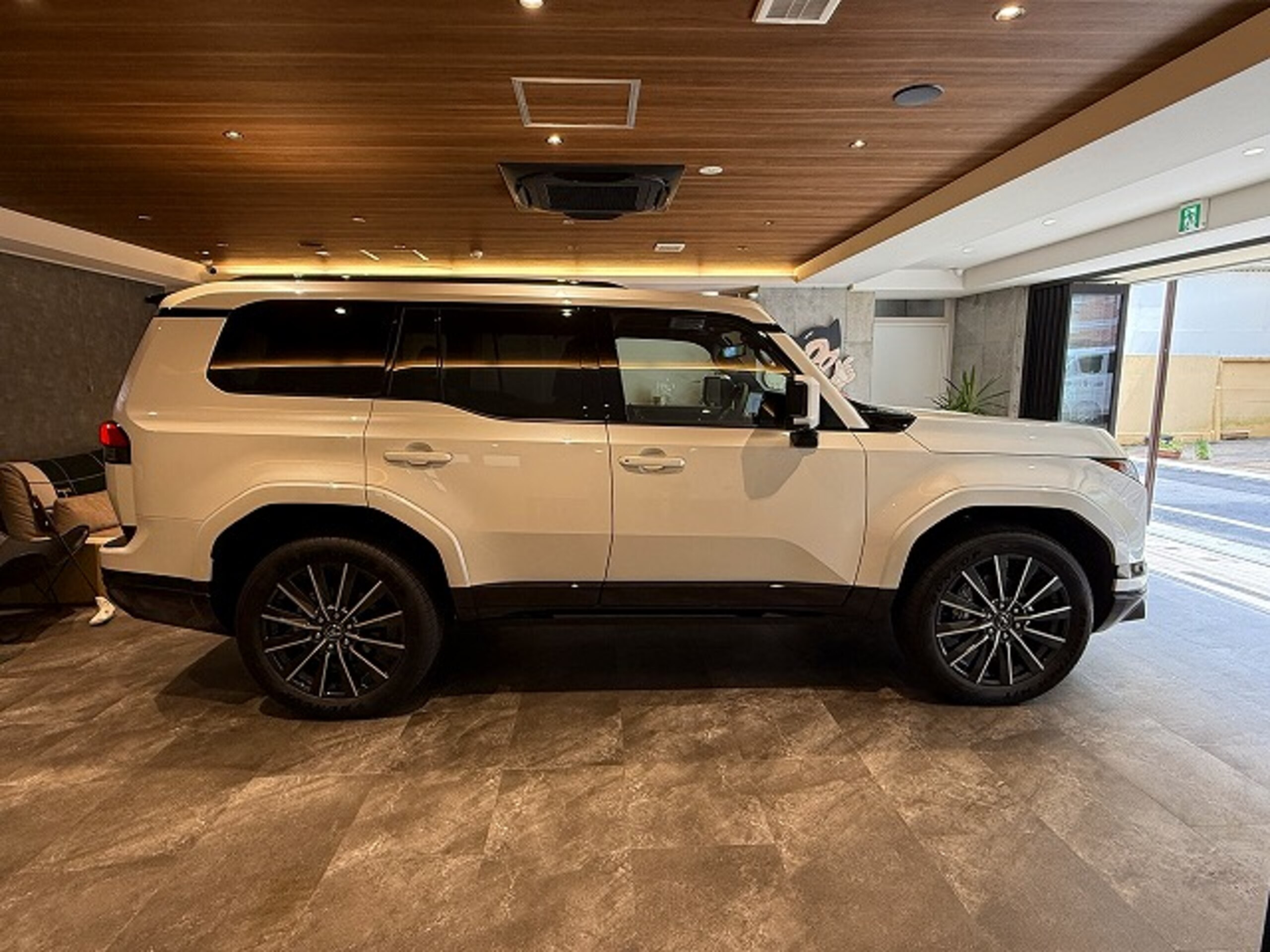 2025 Lexus Gx — photo 3