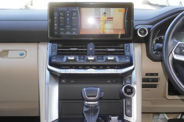 2023 Toyota Landrcuiser 300 — photo 3