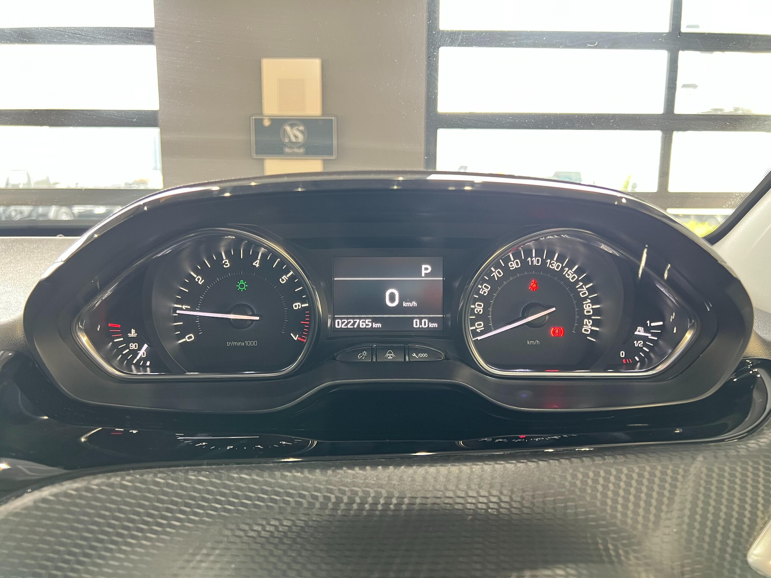 Peugeot 2008 Allure — photo 8