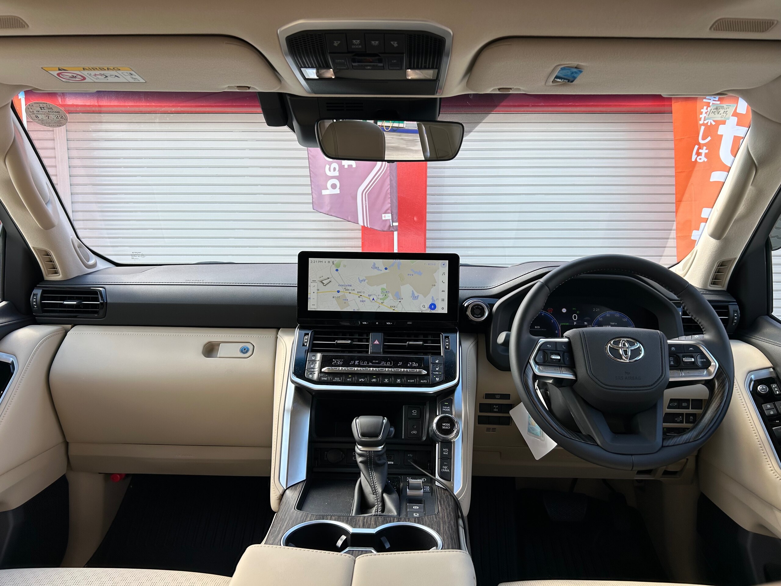 2025 Toyota Landrcuiser 300 — photo 2