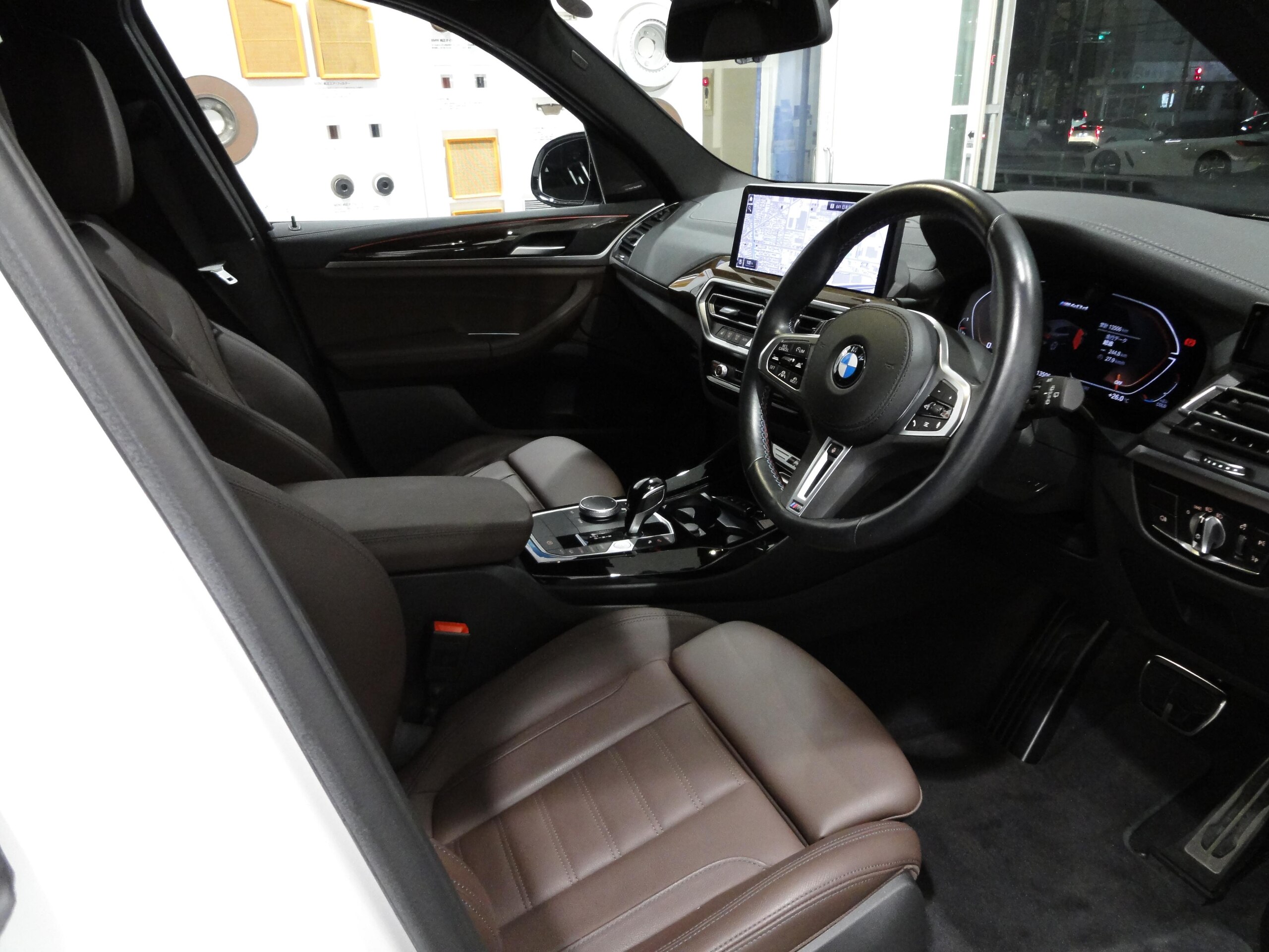 BMW X3 M40d Diesel Turbo 4WD Mocha Leather Harman Kardon Audio Steering Wheel Heater Paddle Shifters Front Rear Seat Heaters Auto Trunk Parking Assist Lane Assist Reverse Assist (Alpine White) — photo 7