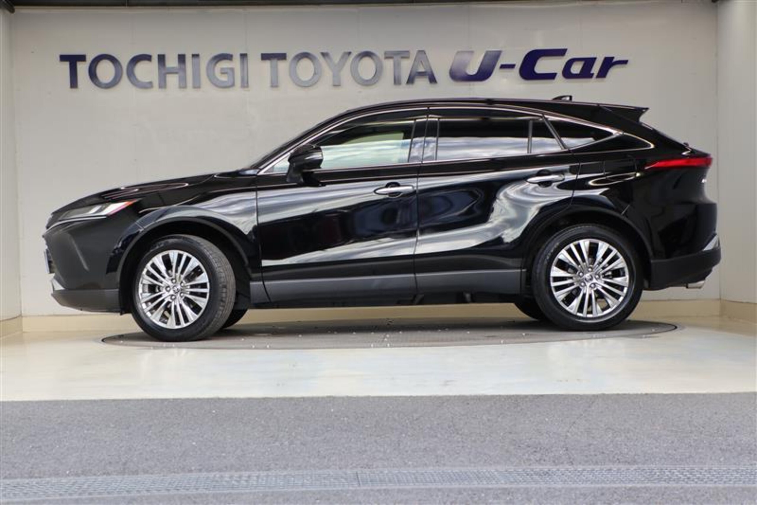 2021 Toyota Harrier — photo 2