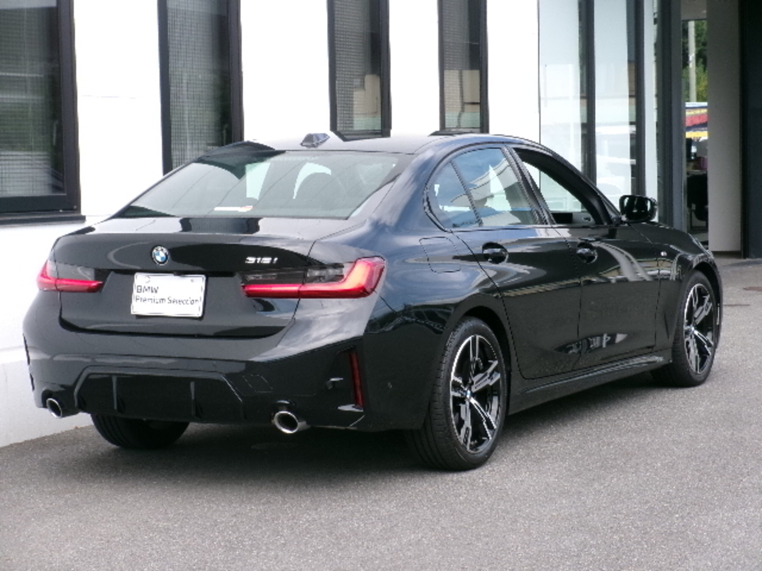 2025 Bmw 3 Series — photo 3