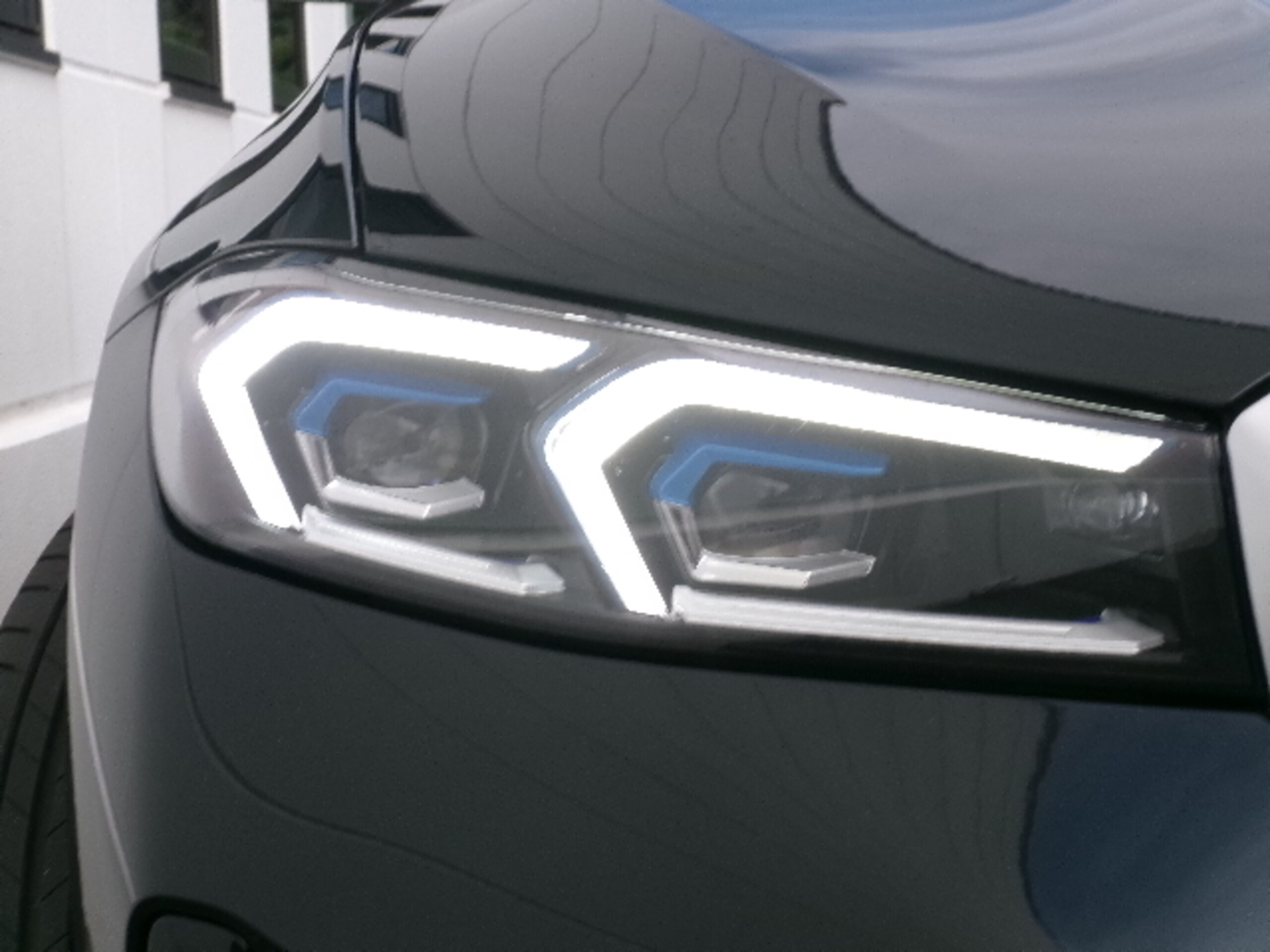 BMW 3 Series 318i M Sport — photo 7