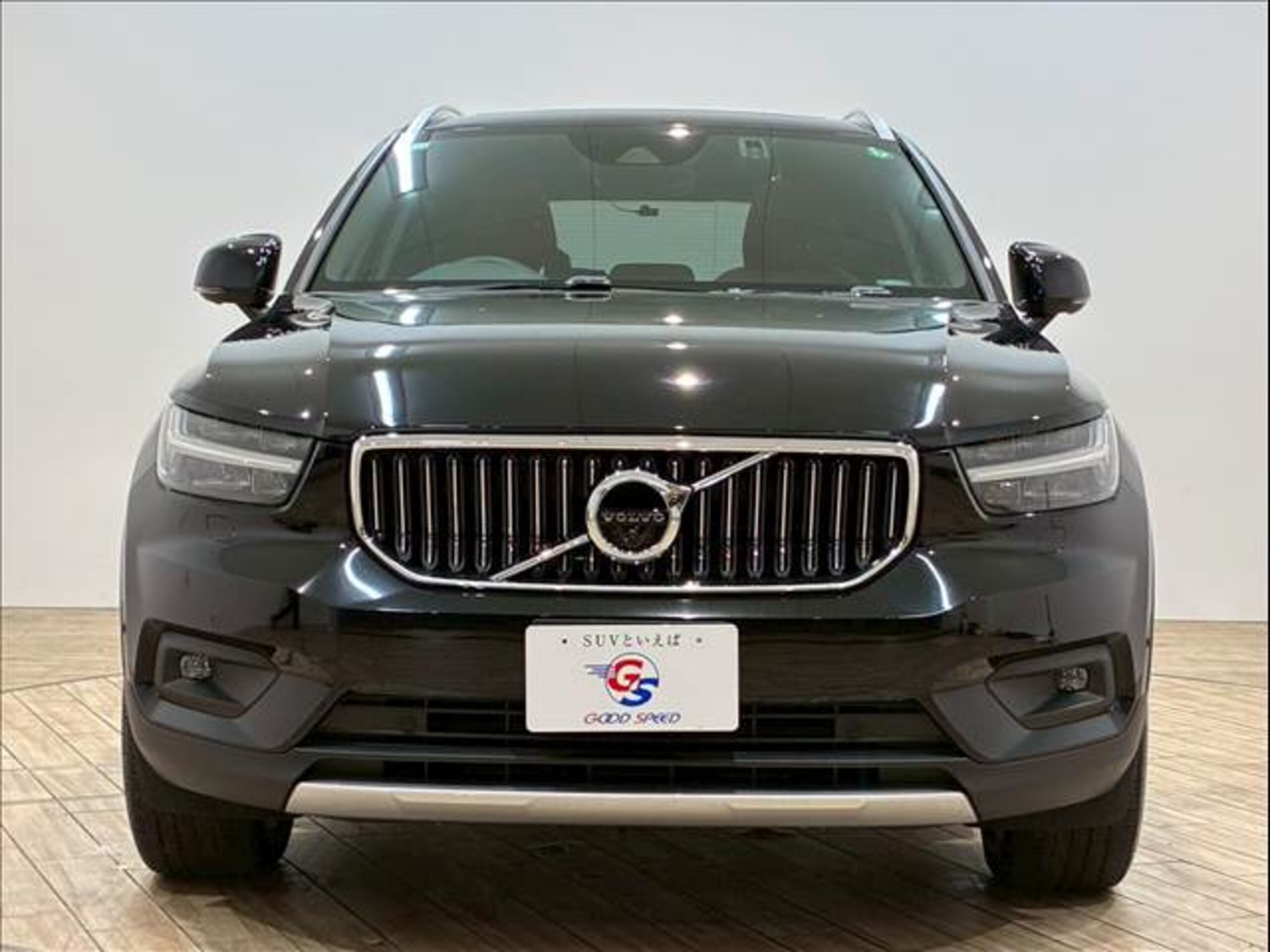 Volvo XC40 B4 AWD Inscription 4WD with Factory Navigation, Around View Monitor, Sunroof, Harman/Kardon Sound, Power Tailgate, Heated Seats and Steering Wheel, Seat Memory, Radar Cruise Control, Blind Spot Monitor (Onyx Black Metallic) — photo 9