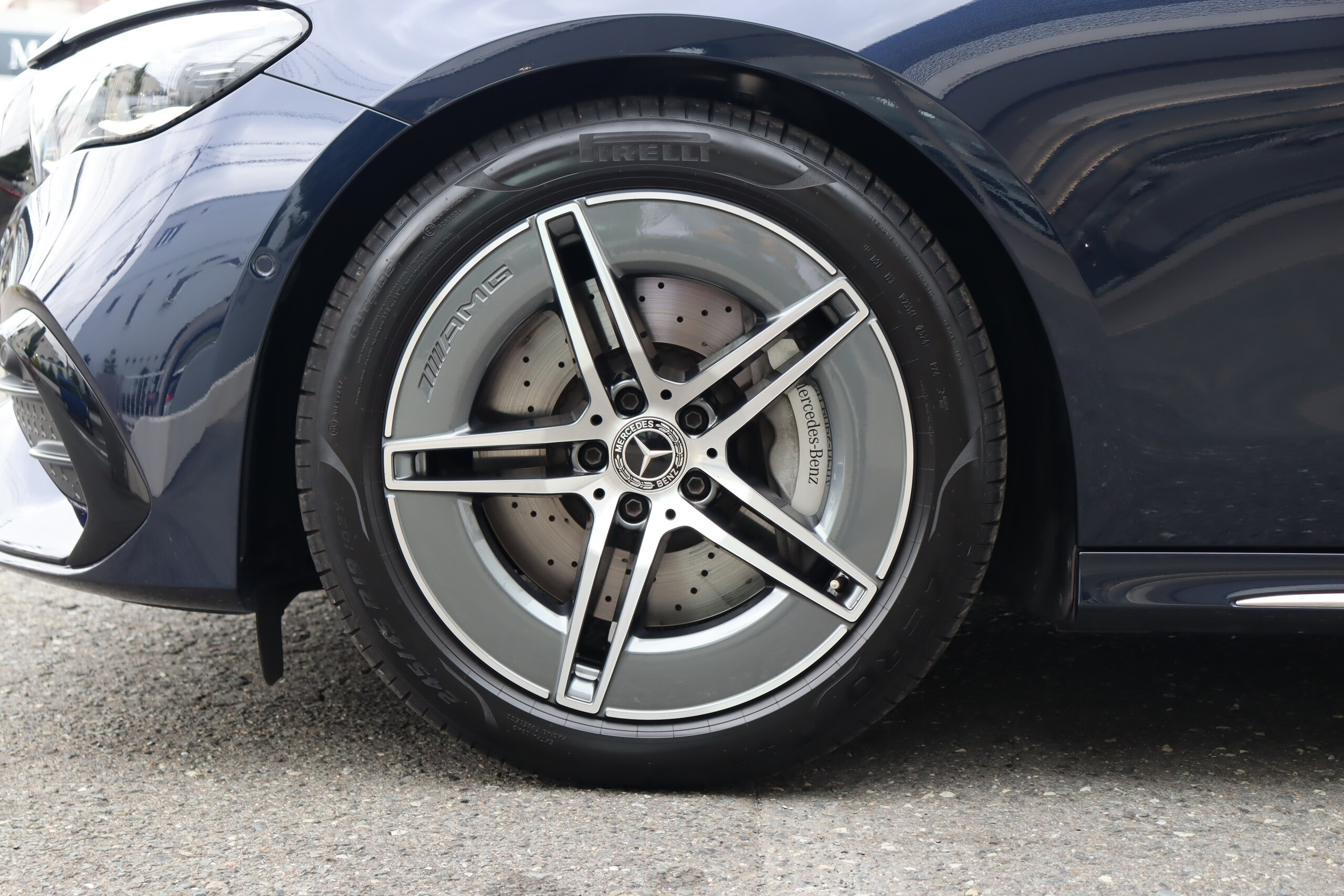 2025 Mercedes Amg Gle — photo 2