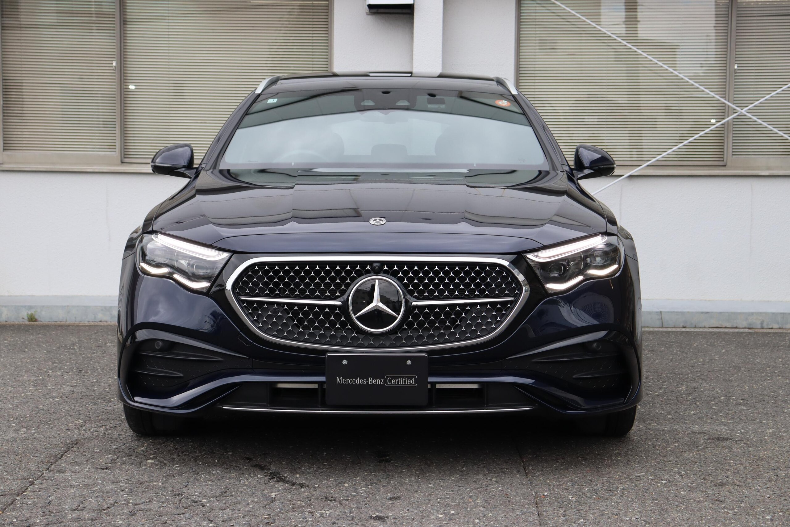 Mercedes-Benz E-Class Wagon E200 Avantgarde AMG Line Package (ISG Model) MP202501 Advanced Package Digital Interior Package Leather Exclusive Package Panoramic Sliding Roof Burmester 4D Surround Sound System 3D Cockpit Display — photo 9