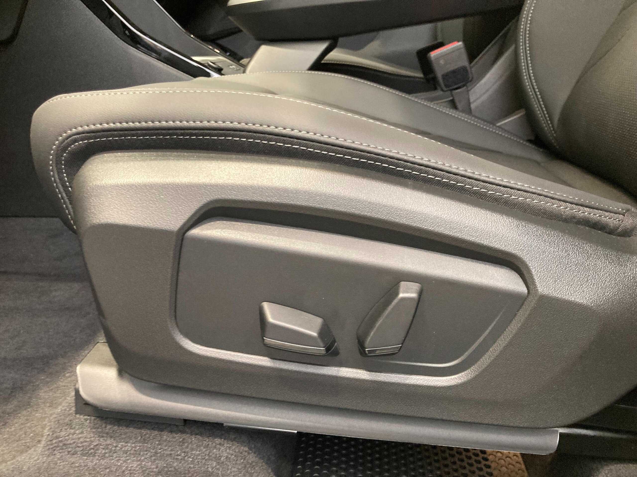 BMW X1 xDrive20d xLine DCT Diesel Turbo 4WD — photo 8