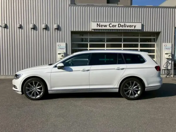 Volkswagen Passat Variant TSI Highline Certified Used Car with 1-Year Warranty, Inspection and Maintenance, Leather Seats, Seat Heater, Power Seats, Navigation, Backup Camera, ACC, Blind Spot Assist, All-Around View Camera (White) — photo 7