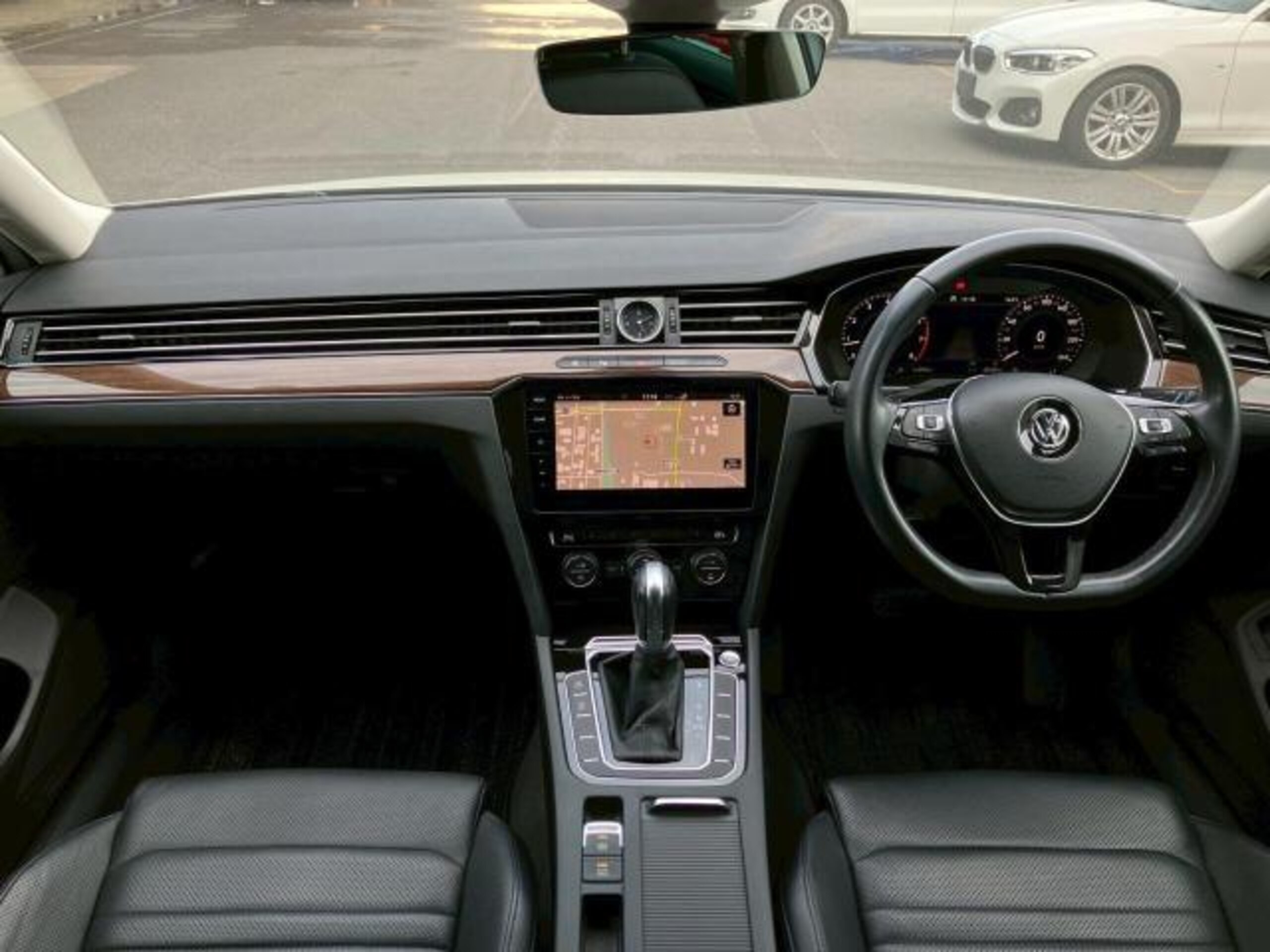 2019 Volkswagen Passat — photo 2