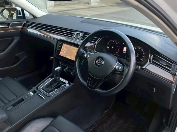 Volkswagen Passat Variant TSI Highline Certified Used Car with 1-Year Warranty, Inspection and Maintenance, Leather Seats, Seat Heater, Power Seats, Navigation, Backup Camera, ACC, Blind Spot Assist, All-Around View Camera (White) — photo 8