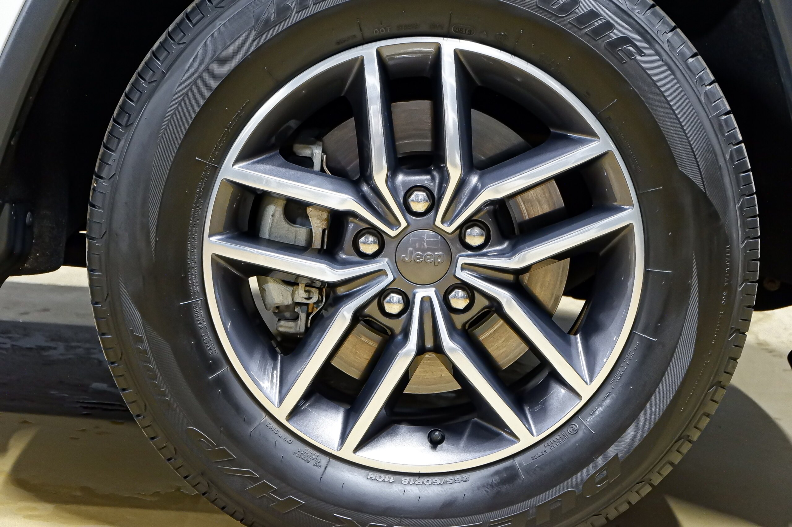 Jeep Grand Cherokee Limited (Non-Air Suspension) 4WD — photo 7