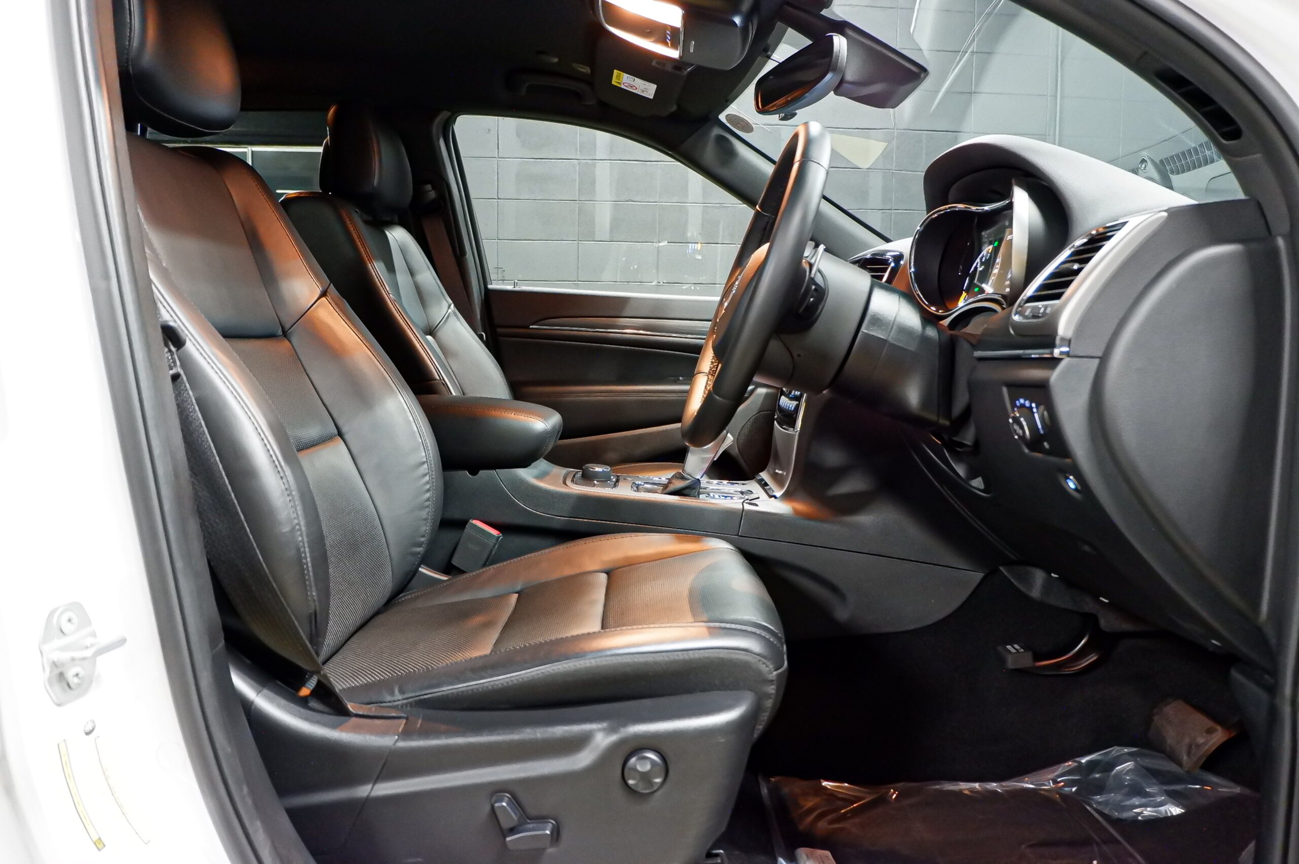 Jeep Grand Cherokee Limited (Non-Air Suspension) 4WD — photo 8