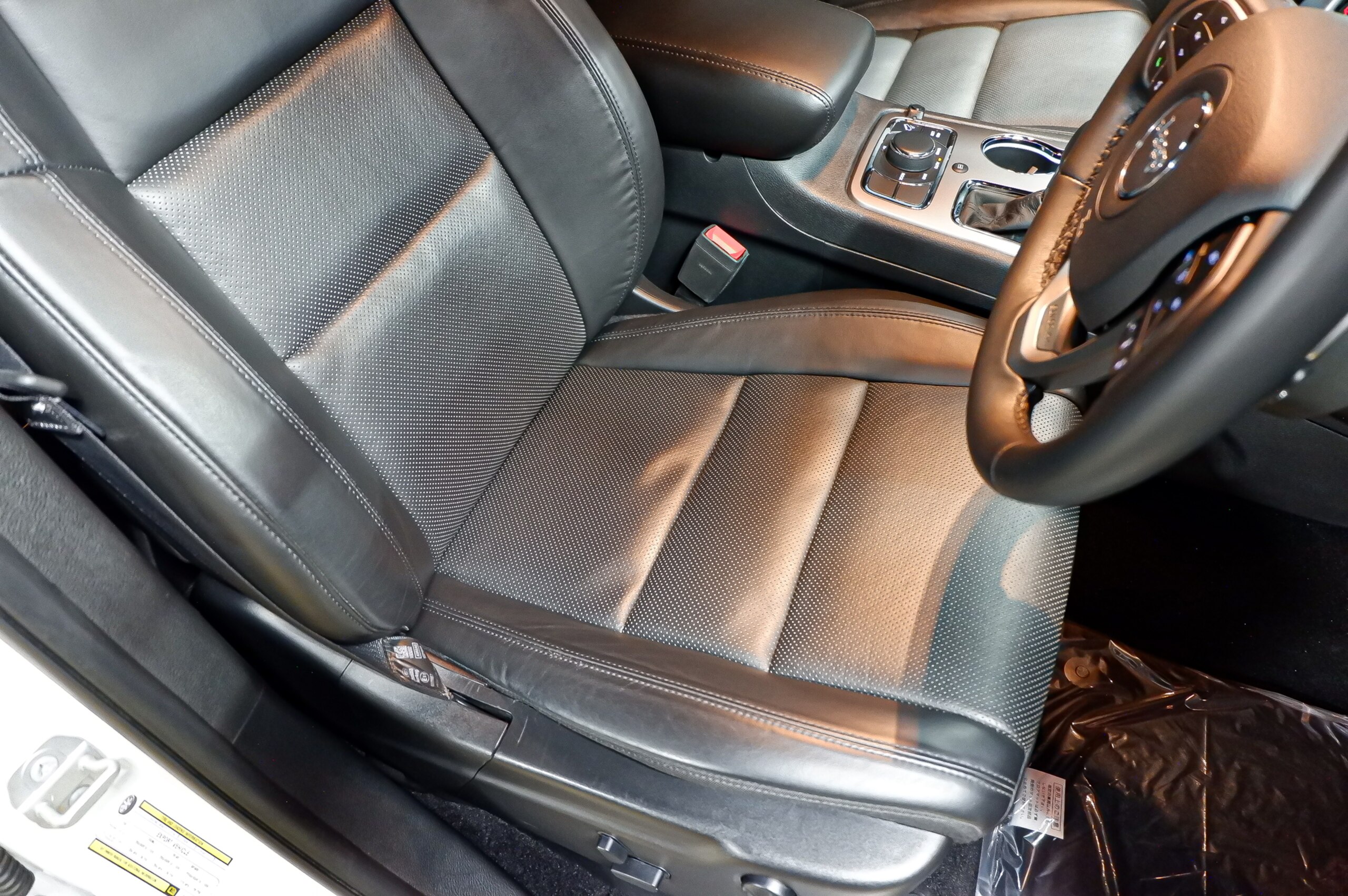 Jeep Grand Cherokee Limited (Non-Air Suspension) 4WD — photo 9