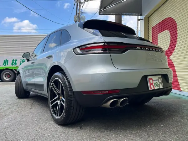2020 Porsche Macan — photo 8 | Tuminion Kenya