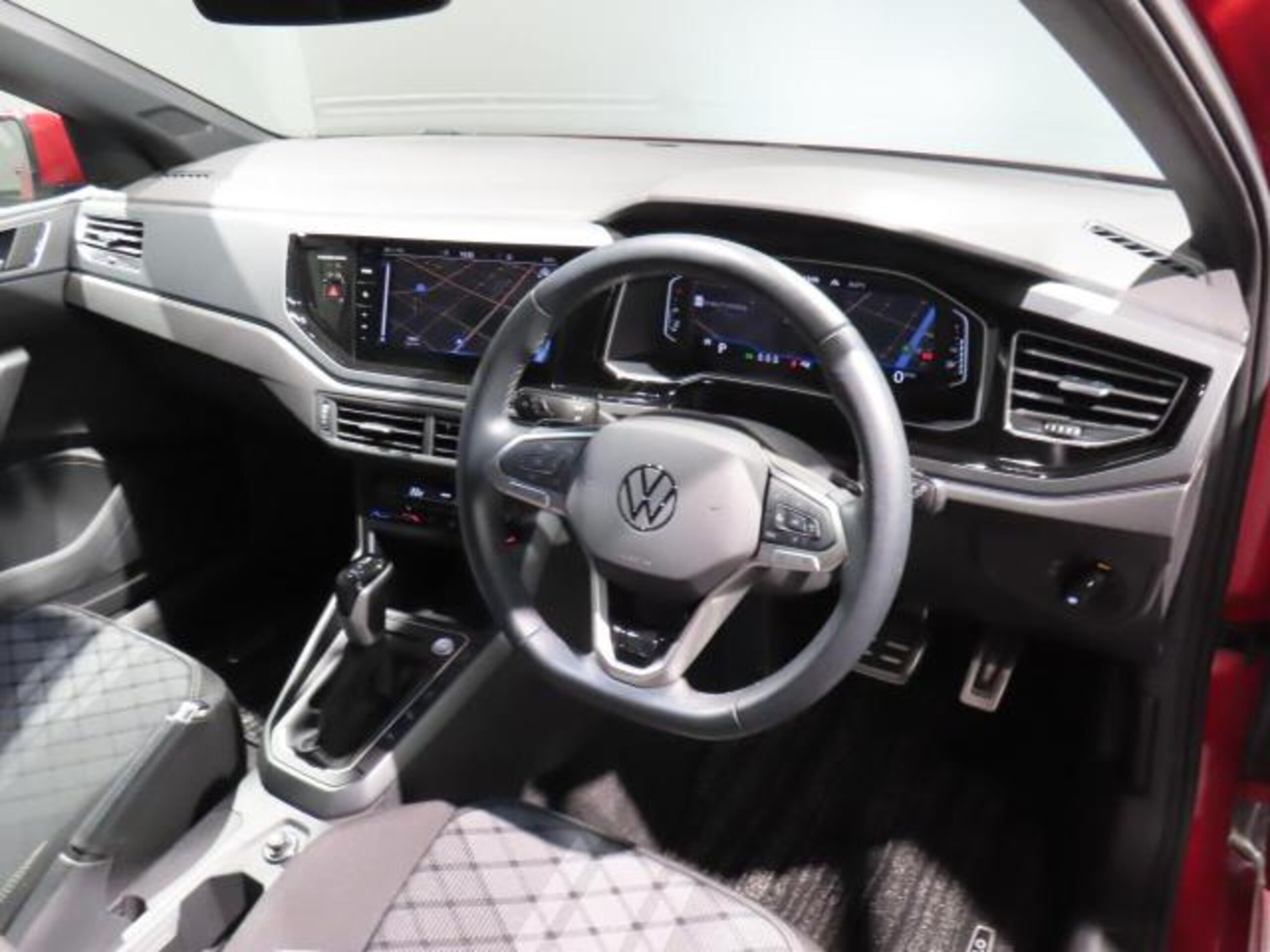 Volkswagen Polo TSI R-Line — photo 9