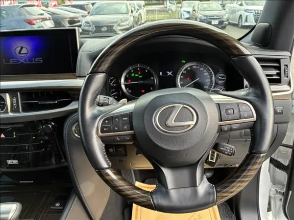 2019 Lexus Lx — photo 2