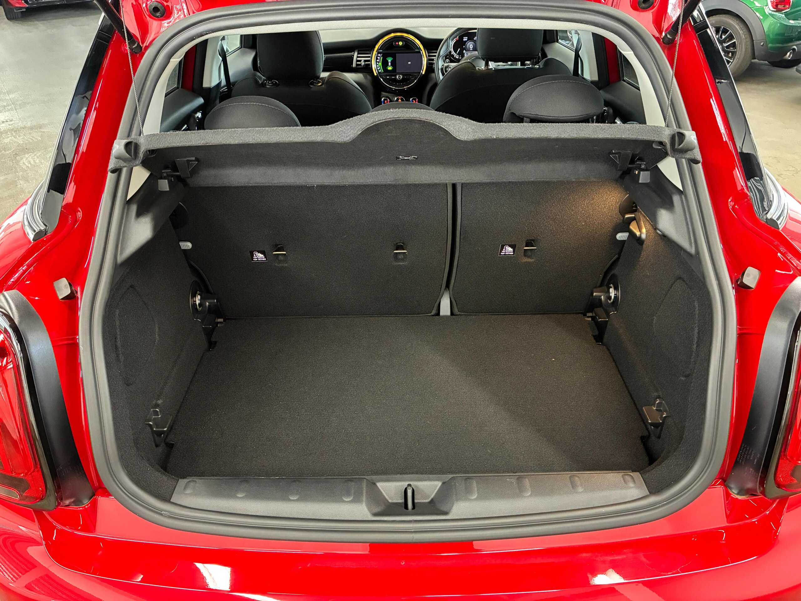 Mini Cooper S 5-Door Paddington Hopkirk Edition DCT Special Edition with Genuine Navigation, Active Cruise Control, Rear Camera, Parking Assist, Driving Modes (Chili Red) — photo 7