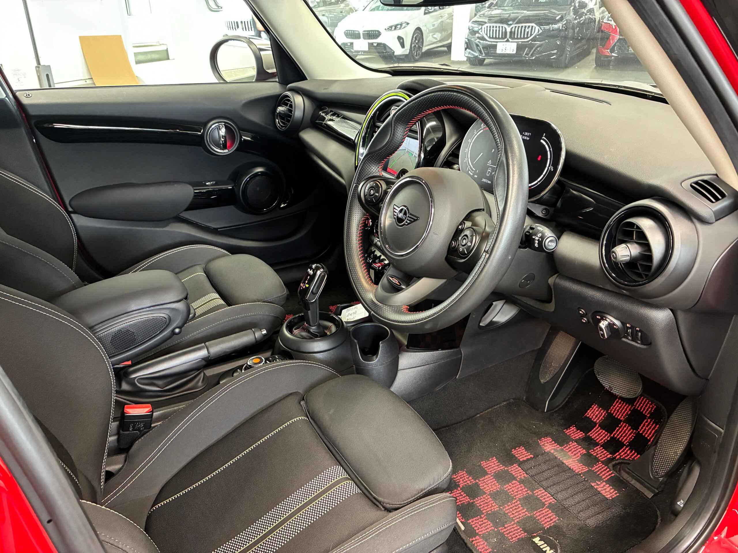 Mini Cooper S 5-Door Paddington Hopkirk Edition DCT Special Edition with Genuine Navigation, Active Cruise Control, Rear Camera, Parking Assist, Driving Modes (Chili Red) — photo 8
