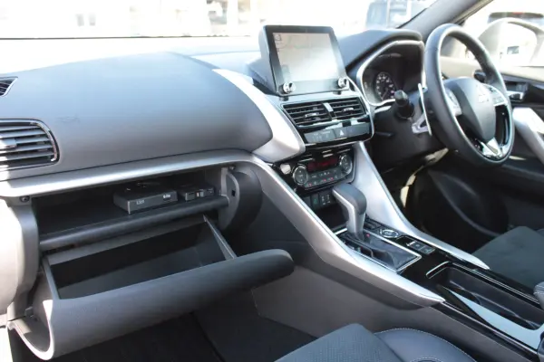 Mitsubishi Eclipse Cross 1.5 P 4WD with Smartphone Link Navigation, 360 Camera, Power Tailgate (Pearl) — photo 8