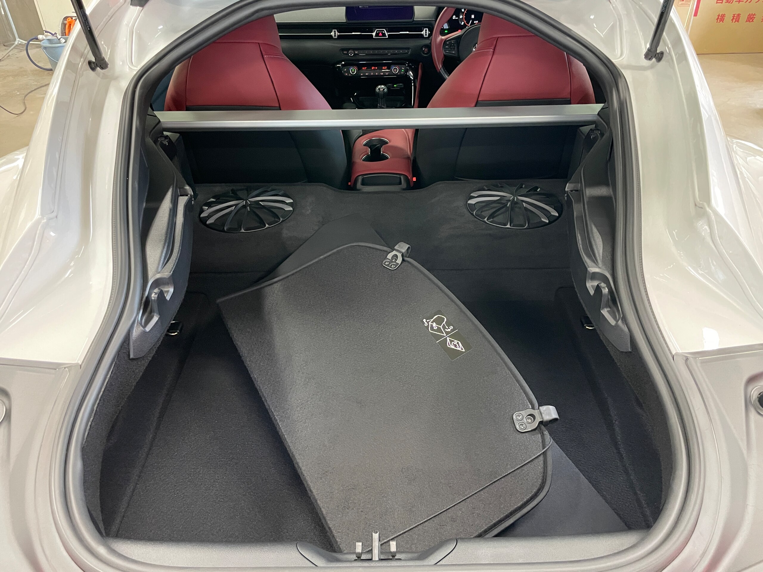 Toyota Supra 3.0 RZ Full Original Vehicle Late Model Genuine 6-Speed MT Genuine 19-inch AW Wheels Genuine HDD Navigation/Full-Seg TV Backup Camera JBL Sound System Front/Rear Dashcam Collision Mitigation Braking LKA BSM LED Headlights Warranty Manual Spare Key (White Metallic) — photo 7