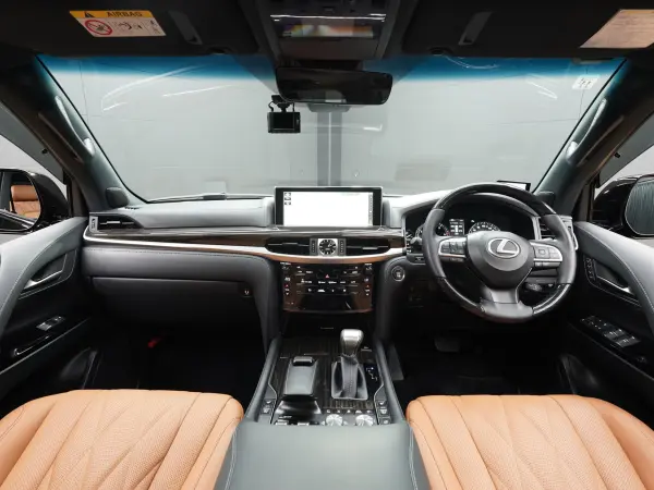 2020 Lexus Lx — photo 2