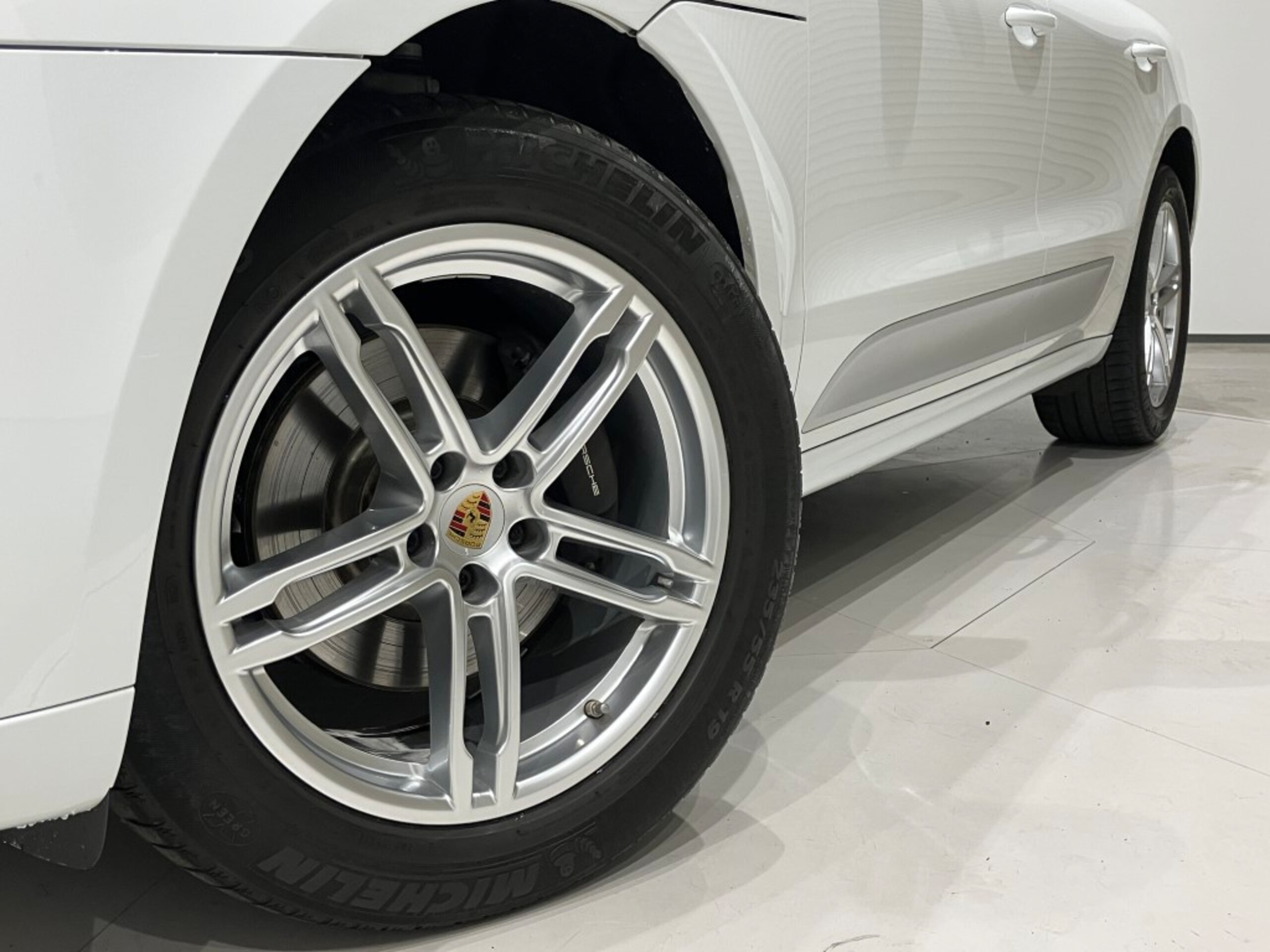 2021 Porsche Macan — photo 3