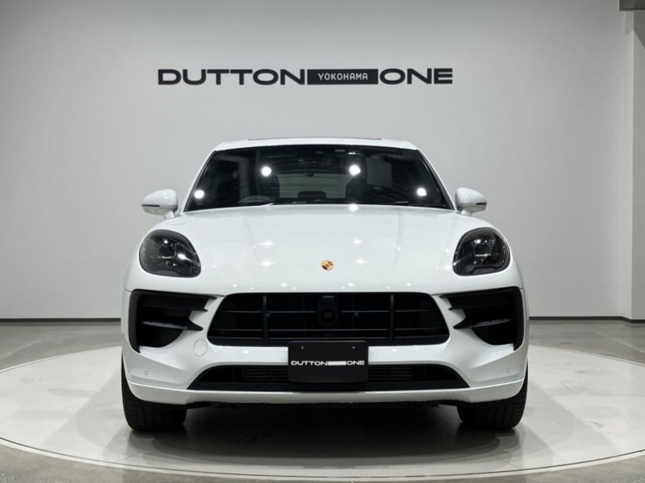 Porsche Macan PDK 4WD with Sports Chrono Package, Sports Design Package, Panoramic Roof, Air Suspension, Power Steering Plus, Silver Side Blades, Entry & Drive, BOSE, LED, ACC, LKA, BSM, 19-inch Alloy Wheels (White) — photo 7